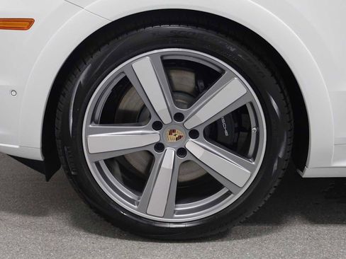 New 2025 Porsche Cayenne GTS image 39