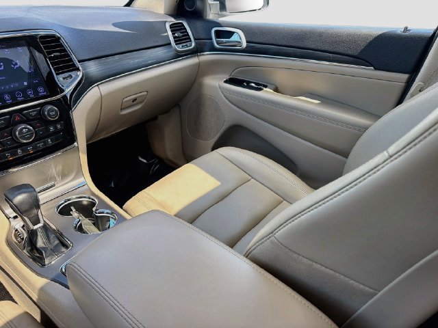 Used 2020 Jeep Grand Cherokee Limited AWD/4WD image 25