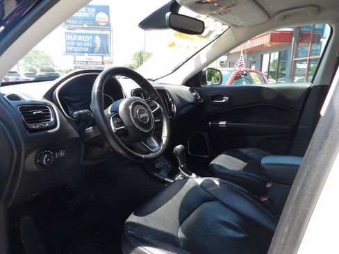 Used 2018 Jeep Compass Limited w/ Navigation Group AWD/4WD image 9
