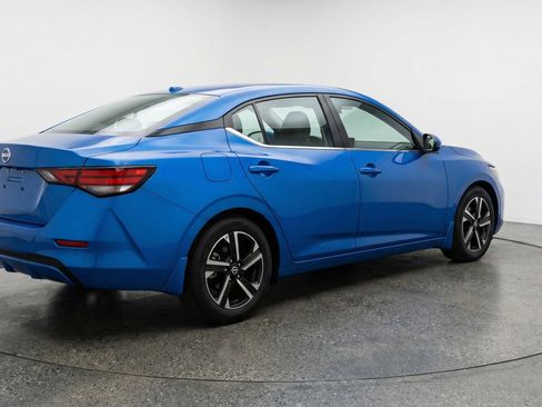 Used 2025 Nissan Sentra SV image 9