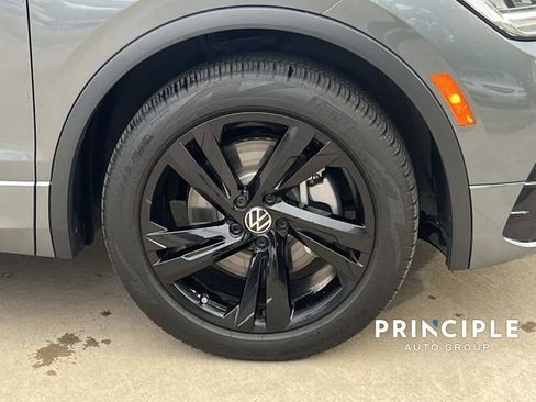 Used 2024 Volkswagen Tiguan SE R-Line image 4