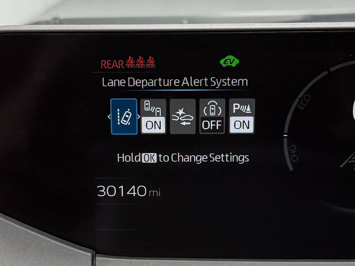 Used 2025 Toyota Prius LE FWD image 19