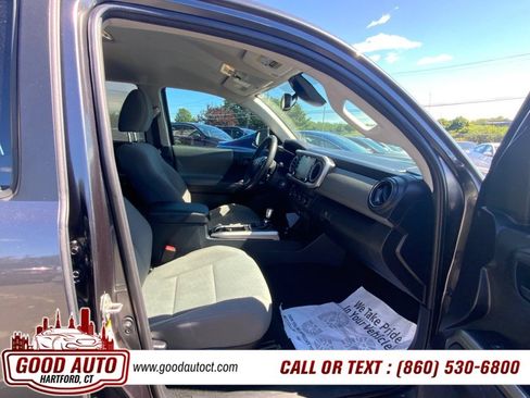 Used 2020 Toyota Tacoma SR5 AWD/4WD image 15
