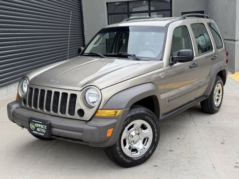 Used 2007 Jeep Liberty Sport AWD/4WD image 2
