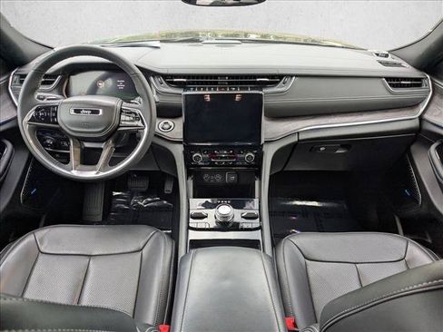 Used 2022 Jeep Grand Cherokee Overland AWD/4WD image 16