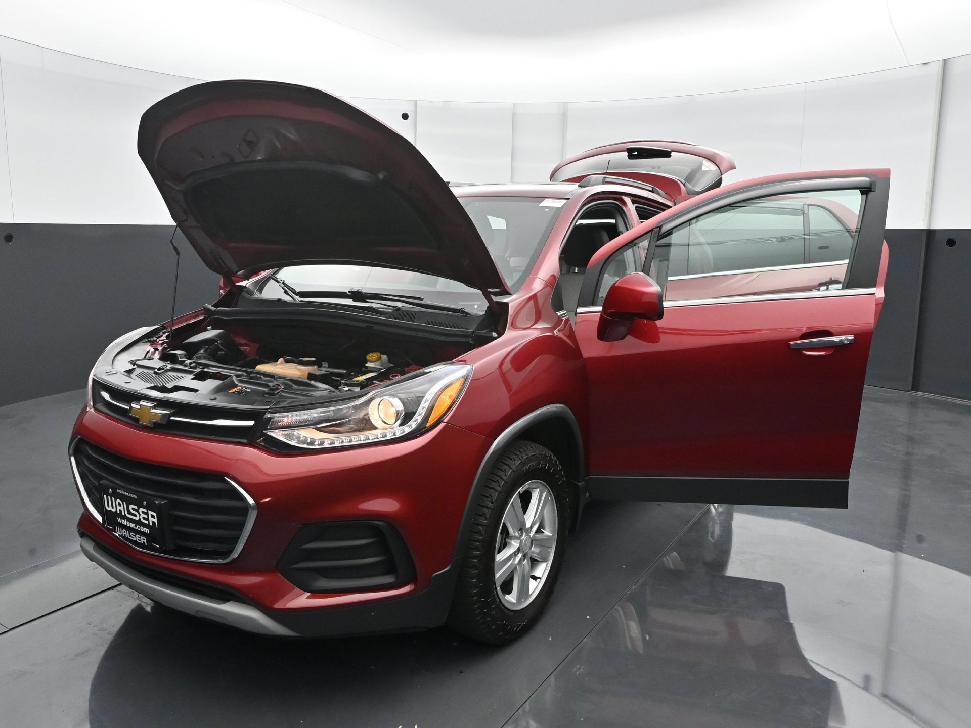 Used 2019 Chevrolet Trax LT w/ Sun & Sound Package AWD/4WD image 29