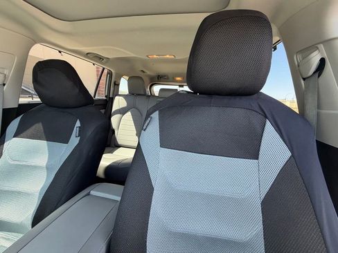Used 2022 Toyota Highlander XLE FWD image 13