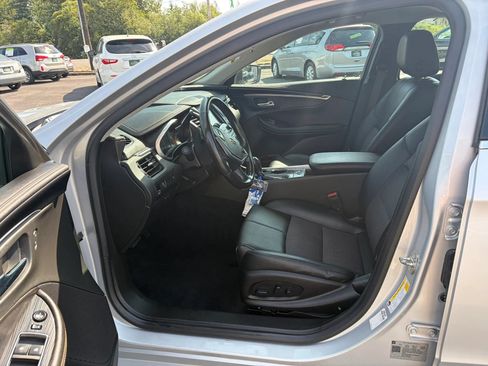 Used 2019 Chevrolet Impala LT FWD image 12