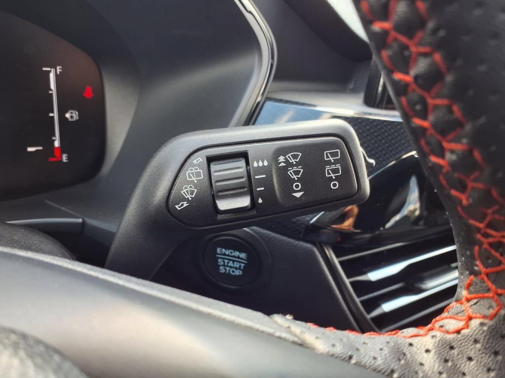 Used 2025 Ford Escape ST-Line Select AWD/4WD image 19