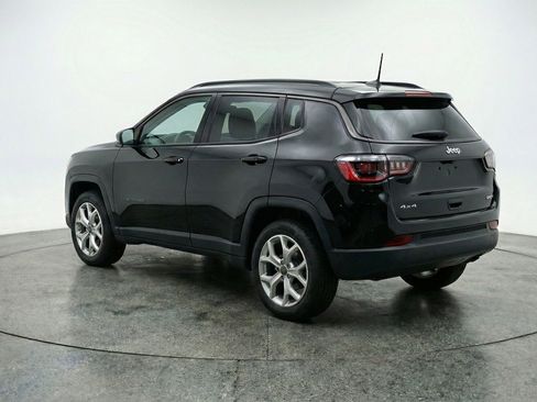 Used 2025 Jeep Compass Latitude AWD/4WD image 6