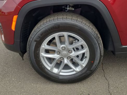 New 2025 Jeep Grand Cherokee Laredo X w/ Luxury Tech Group I image 16