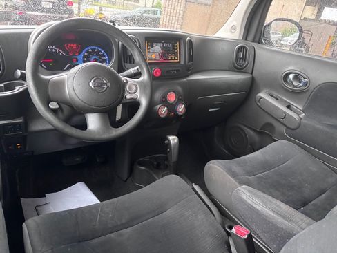Used 2009 Nissan Cube 1.8 S w/ Interior Designer Pkg FWD image 2