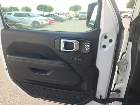 Used 2022 Jeep Gladiator Overland w/ Popular Equipment Package AWD/4WD image 25