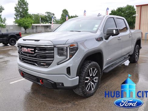 Used 2024 GMC Sierra 1500 AT4 w/ Technology Package AWD/4WD image 1