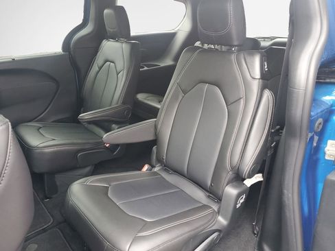 New 2026 Chrysler Pacifica Select image 14