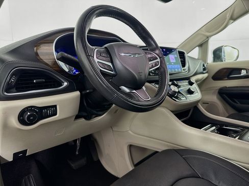 Used 2022 Chrysler Pacifica Limited image 22