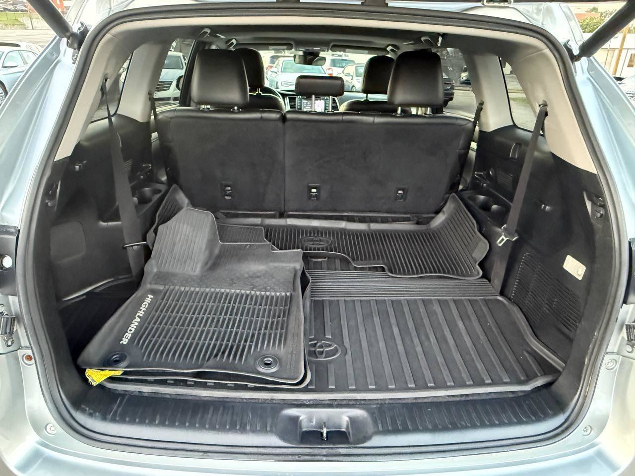 Used 2017 Toyota Highlander XLE AWD/4WD image 32