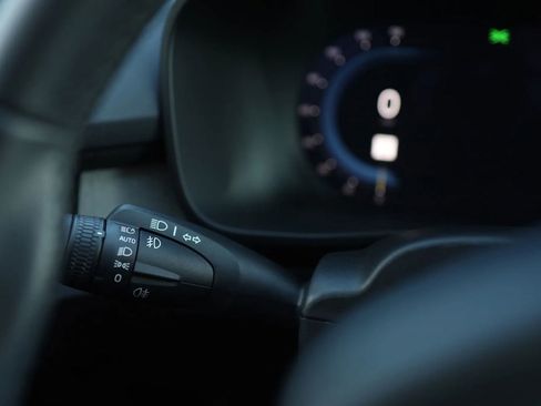 Used 2025 Volvo XC40 B5 Core image 20