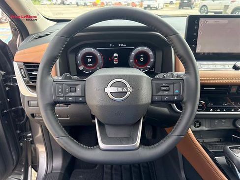 Used 2025 Nissan Rogue Platinum AWD/4WD image 21