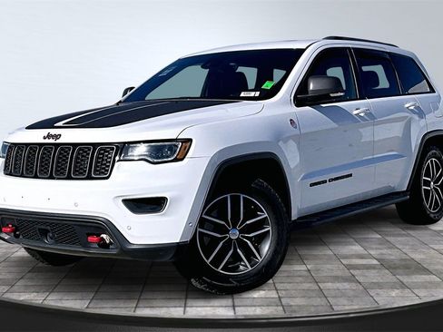 Used 2018 Jeep Grand Cherokee Trailhawk w/ Trailhawk Luxury Group image 13