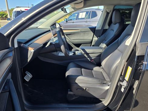 Used 2025 Tesla Model Y Performance image 16