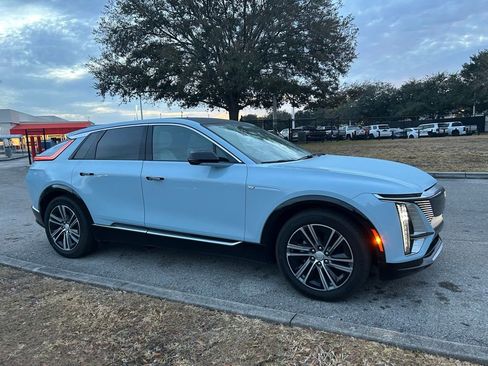 Used 2024 Cadillac Lyriq Luxury image 7