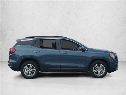 Certified 2024 GMC Terrain SLE w/ Driver Convenience Package FWD image 4