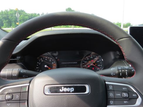 Used 2024 Jeep Compass Trailhawk image 18