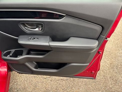 Certified 2025 Honda Pilot Touring image 21