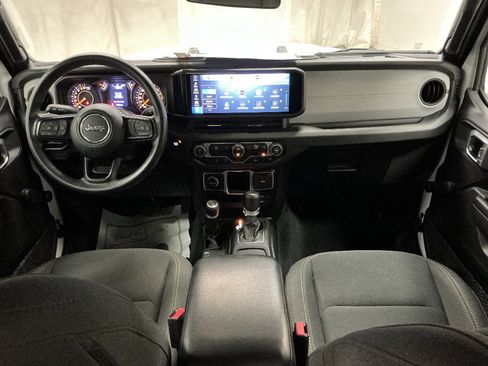 Used 2024 Jeep Gladiator Sport AWD/4WD image 18