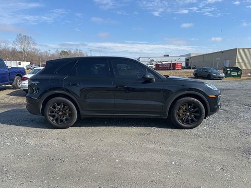 Used 2020 Porsche Cayenne image 6