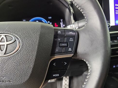 Used 2025 Toyota Camry SE FWD image 24