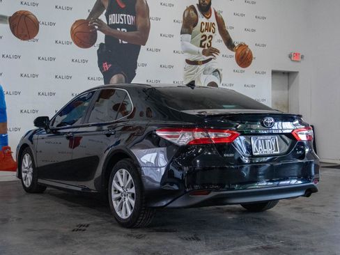 Used 2020 Toyota Camry LE FWD image 21