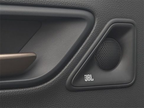 Used 2025 Toyota Crown Limited image 31