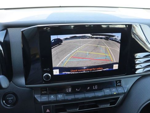 Used 2025 Toyota Camry SE image 29