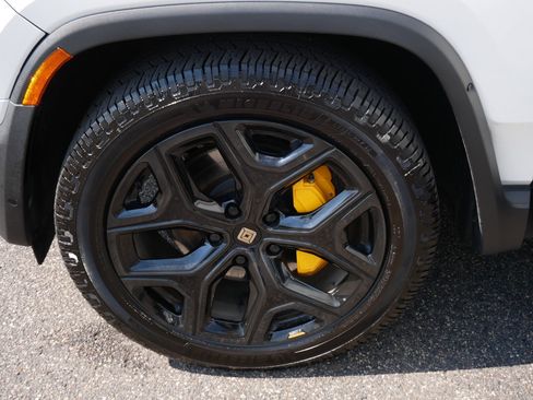 Used 2023 Rivian R1S Adventure AWD/4WD image 15