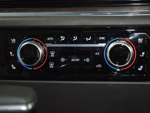 Used 2024 GMC Sierra 1500 SLT w/ SLT Premium Plus Package image 30