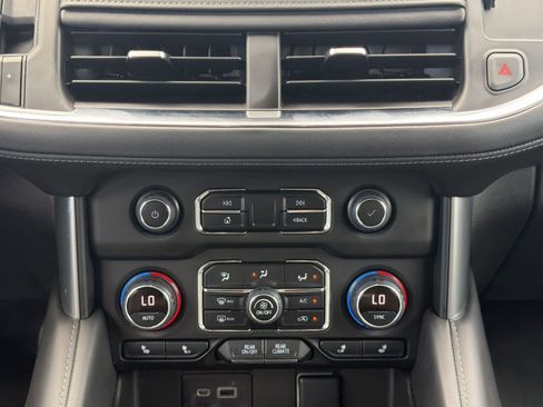 Used 2022 Chevrolet Tahoe Z71 w/ Luxury Package AWD/4WD image 26