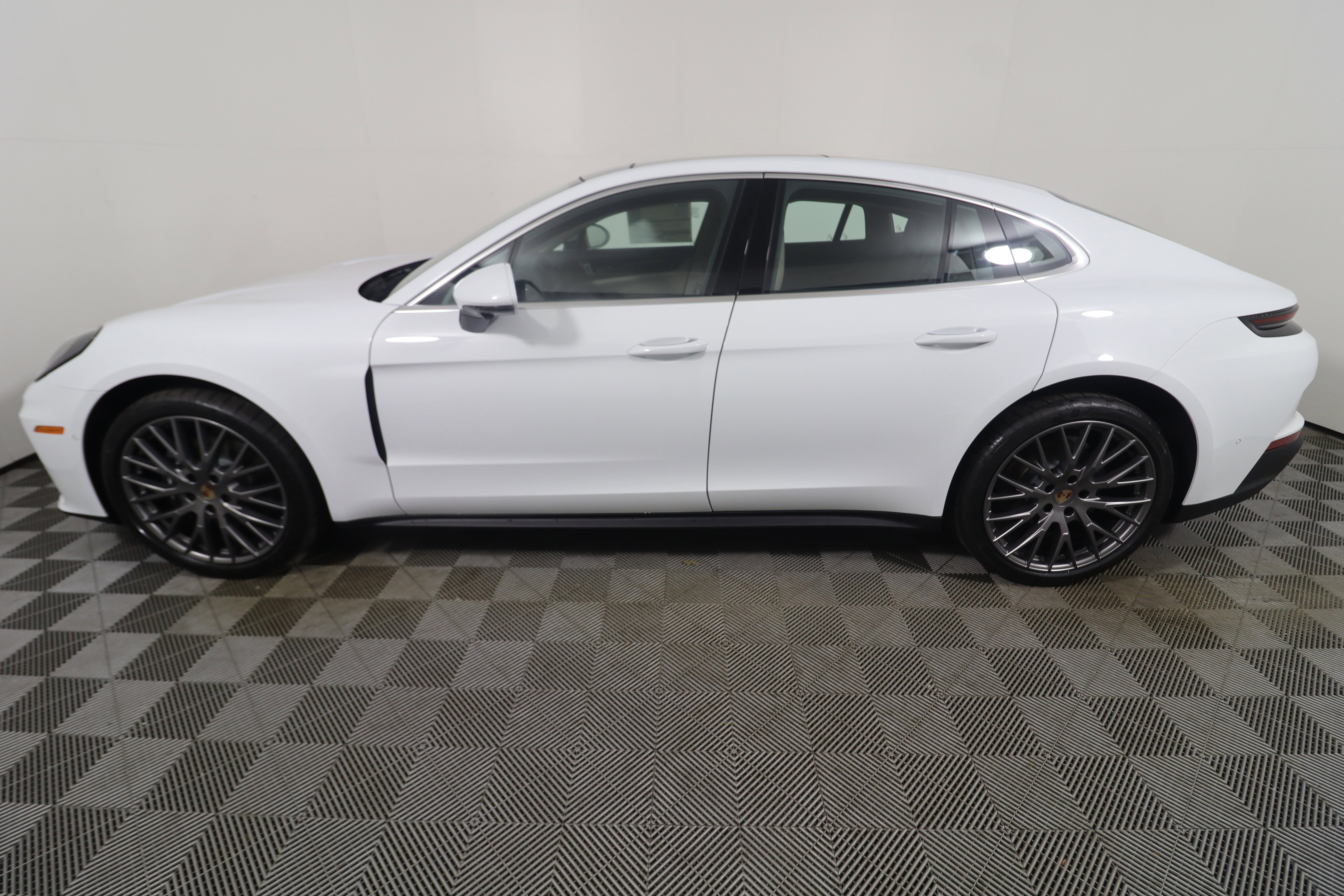 New 2026 Porsche Panamera 4 AWD/4WD image 2