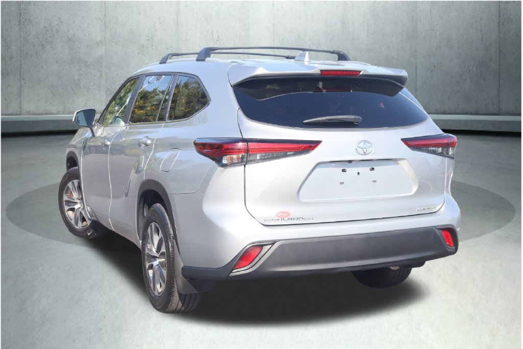 Used 2023 Toyota Highlander XLE AWD/4WD image 40