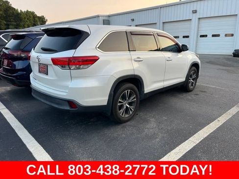 Used 2019 Toyota Highlander LE FWD image 2
