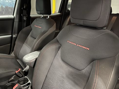 Used 2023 Jeep Renegade Trailhawk AWD/4WD image 20
