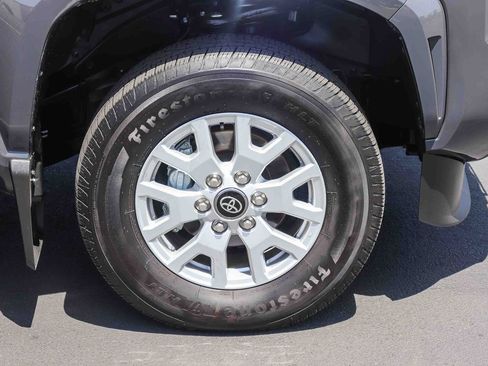 Certified 2025 Toyota Tacoma SR5 AWD/4WD image 11