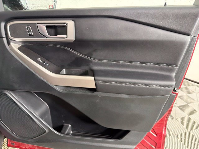 Used 2023 Ford Explorer XLT w/ Equipment Group 202A RWD image 33