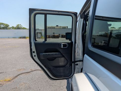 Used 2023 Jeep Wrangler Unlimited Sahara w/ Cold Weather Group AWD/4WD image 12