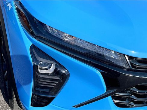 Used 2024 Chevrolet Trax RS w/ Driver Confidence Package FWD image 29