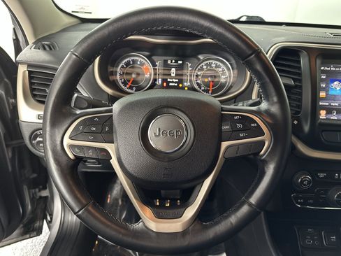 Used 2016 Jeep Cherokee Latitude w/ Comfort/Convenience Group image 18