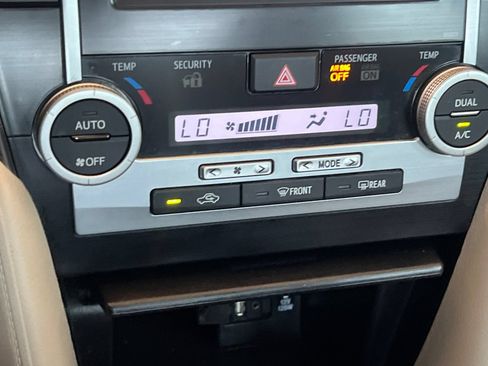 Used 2014 Toyota Camry LE FWD image 19