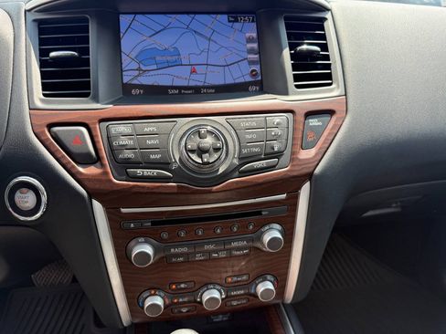 Used 2018 Nissan Pathfinder Platinum FWD image 19