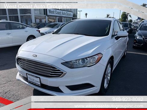 Used 2018 Ford Fusion SE w/ Fusion SE Technology Package FWD image 1